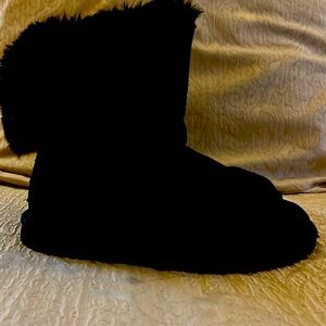 Womens size 6 Ugg Bailey button boot